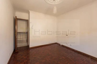 Apartamento T2 para Venda em Ramada e Caneças