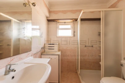 Apartamento T2 para Venda em Ramada e Caneças