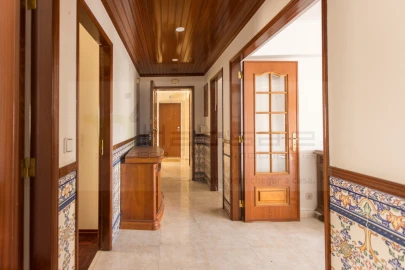 Apartamento T2 para Venda em Ramada e Caneças
