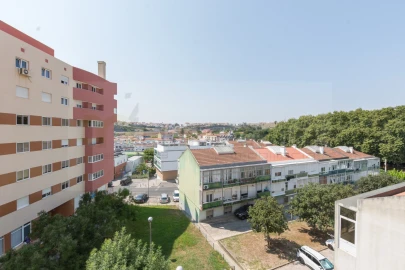 Apartamento T2 para Venda em Ramada e Caneças