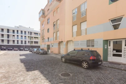 Apartamento T2 para Venda em Ramada e Caneças