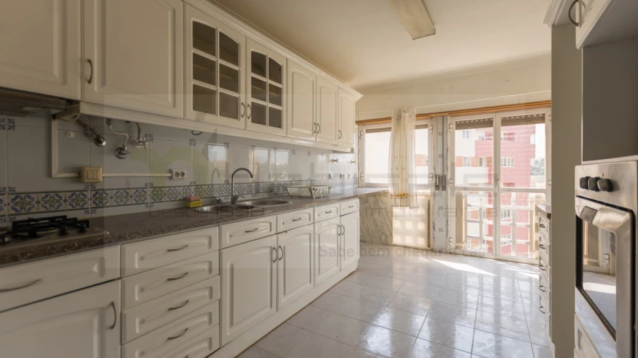Apartamento T2 para Venda em Ramada e Caneças