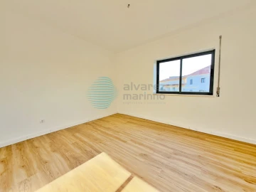 Moradia T2 para Venda em Bombarral e Vale Covo