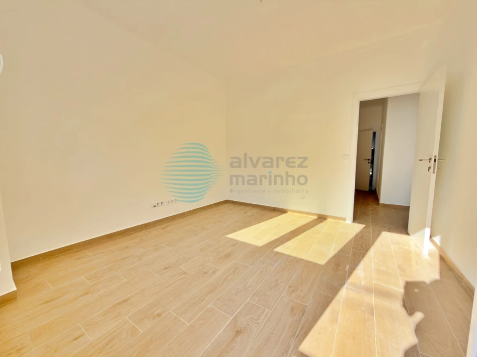 Apartamento T2 para Venda em Bombarral e Vale Covo Foto 9