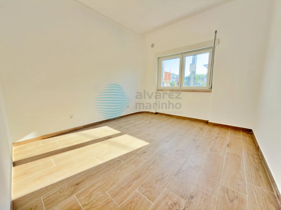 Apartamento T2 para Venda em Bombarral e Vale Covo Foto 11