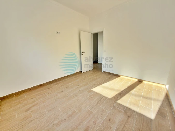 Apartamento T2 para Venda em Bombarral e Vale Covo Foto 12