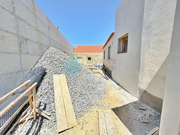 Moradia T3 para Venda em Carvoeira e Carmões