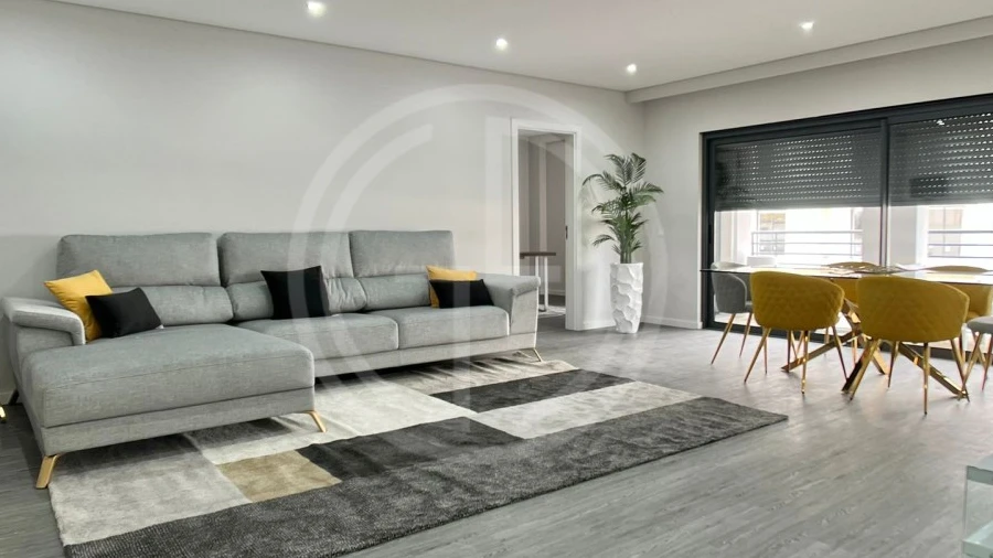 Apartamento T3 para Venda em Quelfes