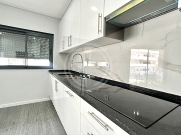 Apartamento T3 para Venda em Quelfes