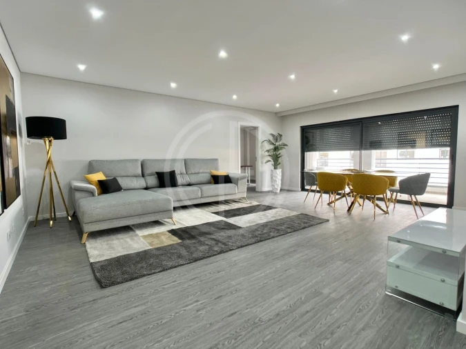 Apartamento T3 para Venda em Quelfes Foto 3
