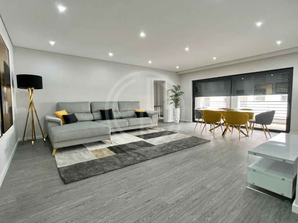 Apartamento T3 para Venda em Quelfes Foto 4