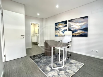 Apartamento T3 para Venda em Quelfes
