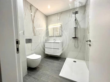 Apartamento T3 para Venda em Quelfes