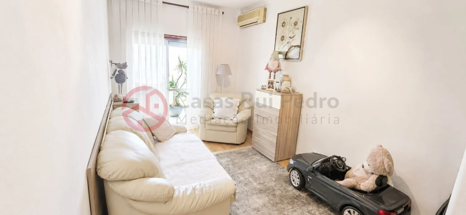 Apartamento T2 para Venda em Laranjeiro e Feijó Foto 18