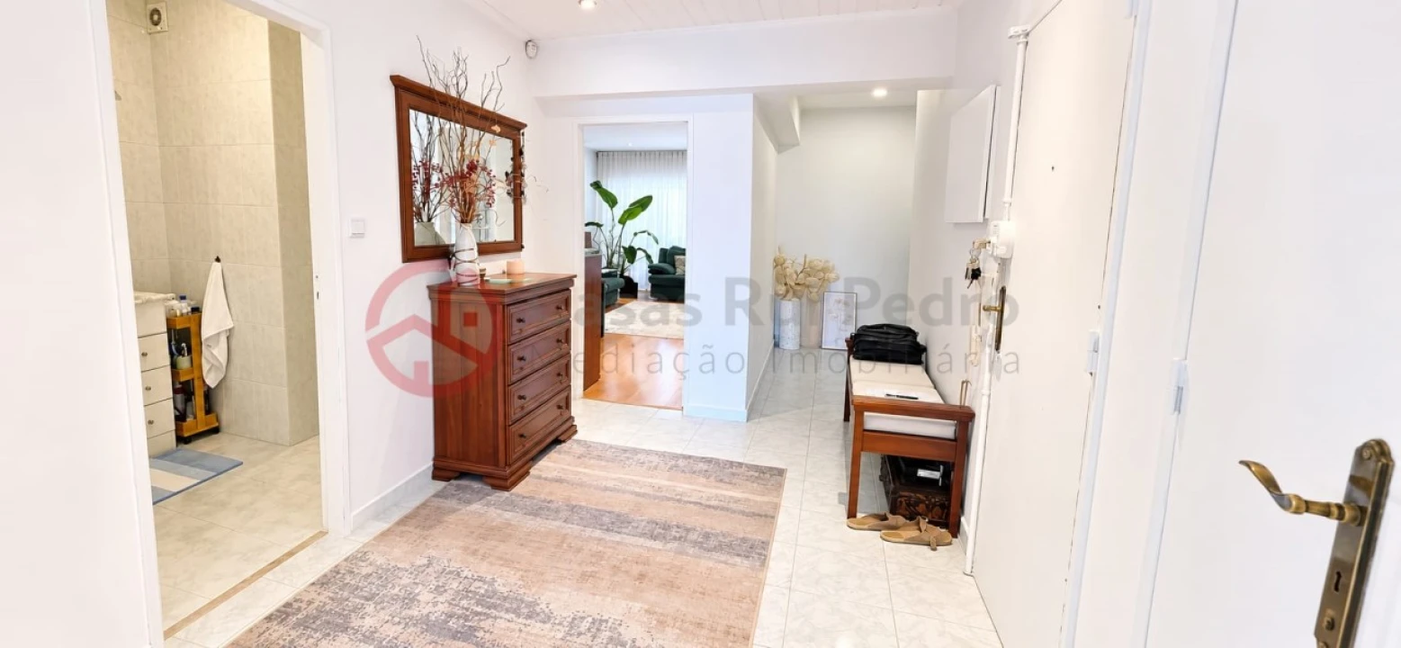 Apartamento T2 para Venda em Laranjeiro e Feijó Foto 1