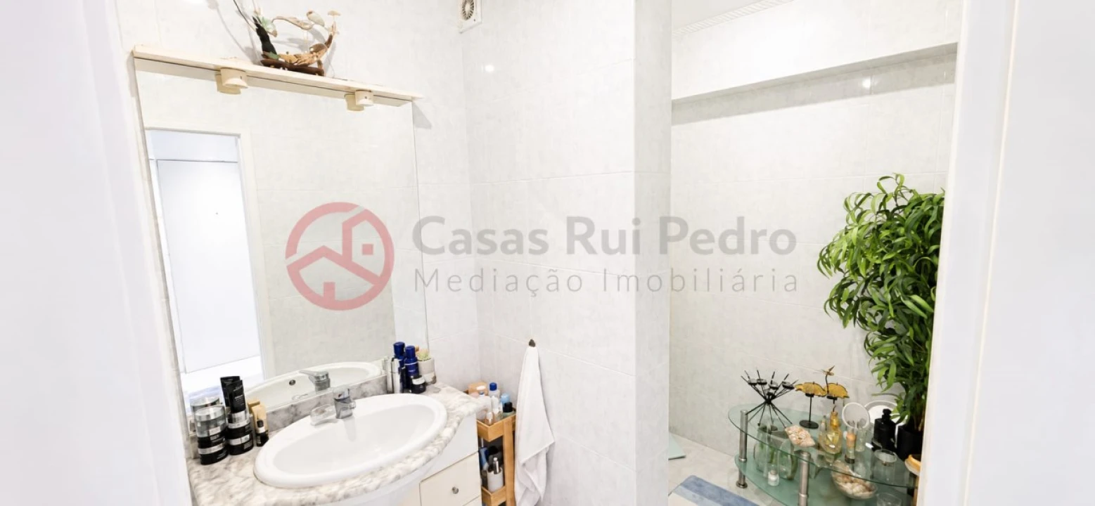 Apartamento T2 para Venda em Laranjeiro e Feijó Foto 28