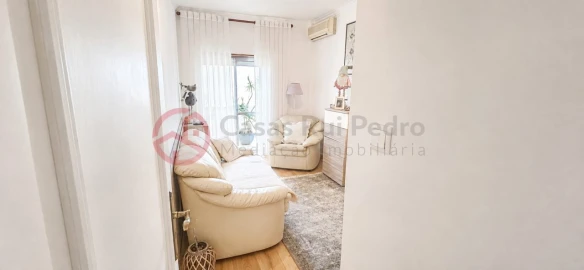 Apartamento T2 para Venda em Laranjeiro e Feijó