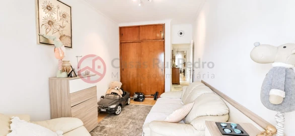 Apartamento T2 para Venda em Laranjeiro e Feijó