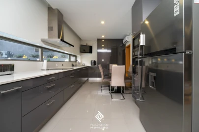 Moradia T4 para Venda em Gulpilhares e Valadares