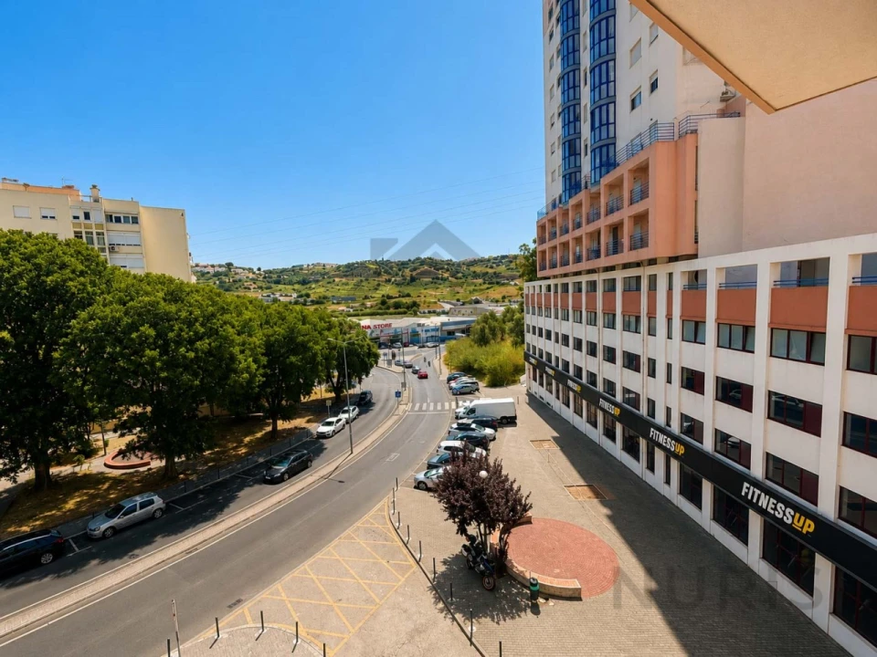 Apartamento T2 para Venda em Santo António dos Cavaleiros e Frielas Foto 13