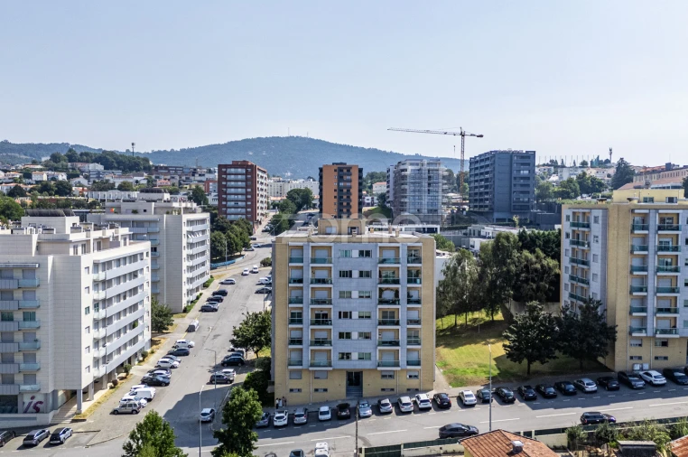 Apartamento T3 para Venda em Nogueira, Fraião e Lamaçães Foto 2