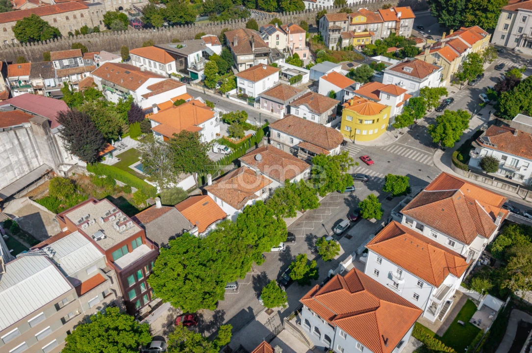Moradia T5 para Venda em Oliveira, São Paio e São Sebastião Foto 3