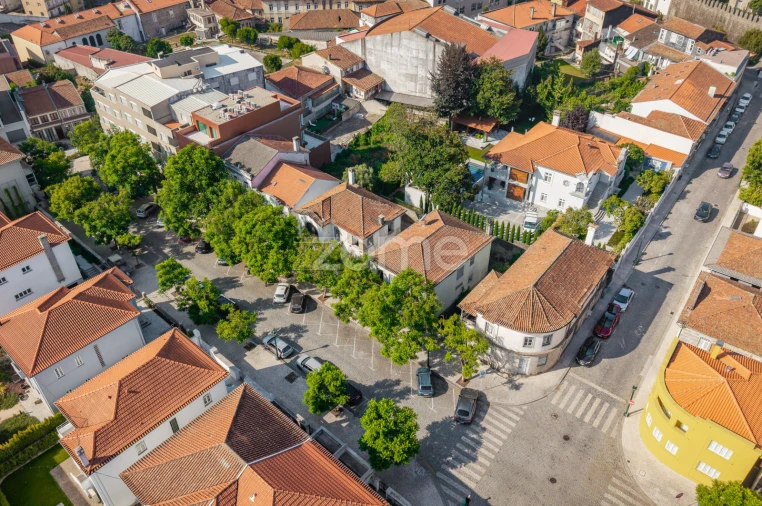 Moradia T5 para Venda em Oliveira, São Paio e São Sebastião Foto 2