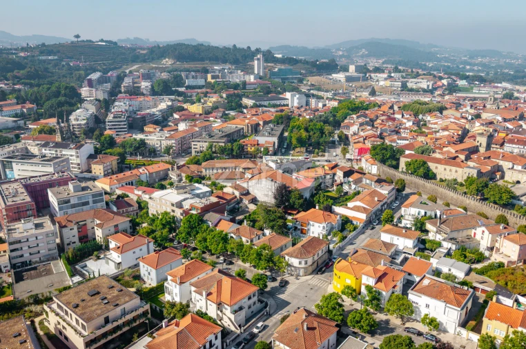 Moradia T6 para Venda em Oliveira, São Paio e São Sebastião Foto 25
