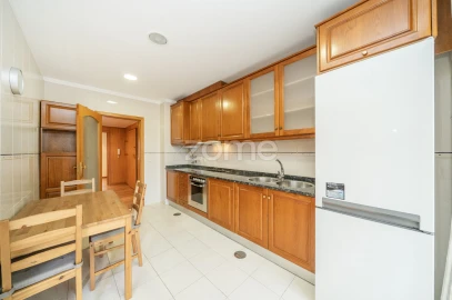 Apartamento T2 para Venda em Póvoa de Varzim, Beiriz e Argivai