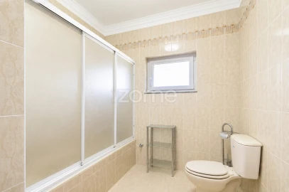 Moradia T4 para Venda em Alijo