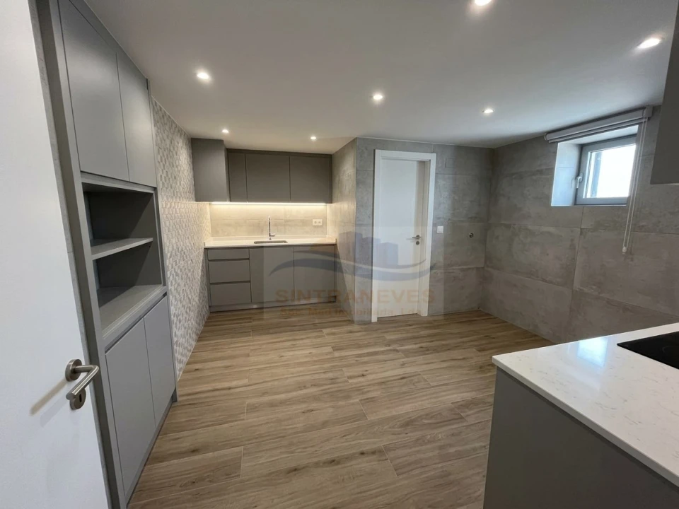 Apartamento T2 para Venda em Odivelas Foto 2