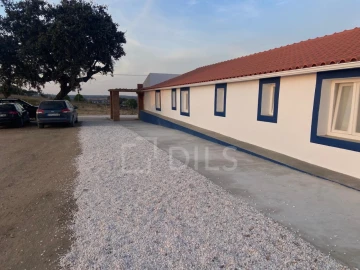 Moradia T4 para Venda em Mora