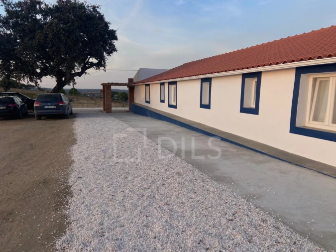 Moradia T4 para Venda em Mora Foto 4