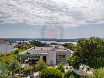 Moradia T4 para Venda em Nadadouro