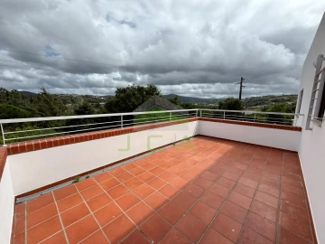 Moradia T6 para Arrendamento em Leiria, Pousos, Barreira e Cortes