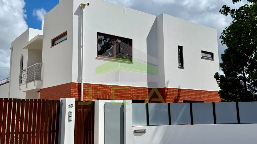 Moradia T6 para Arrendamento em Leiria, Pousos, Barreira e Cortes
