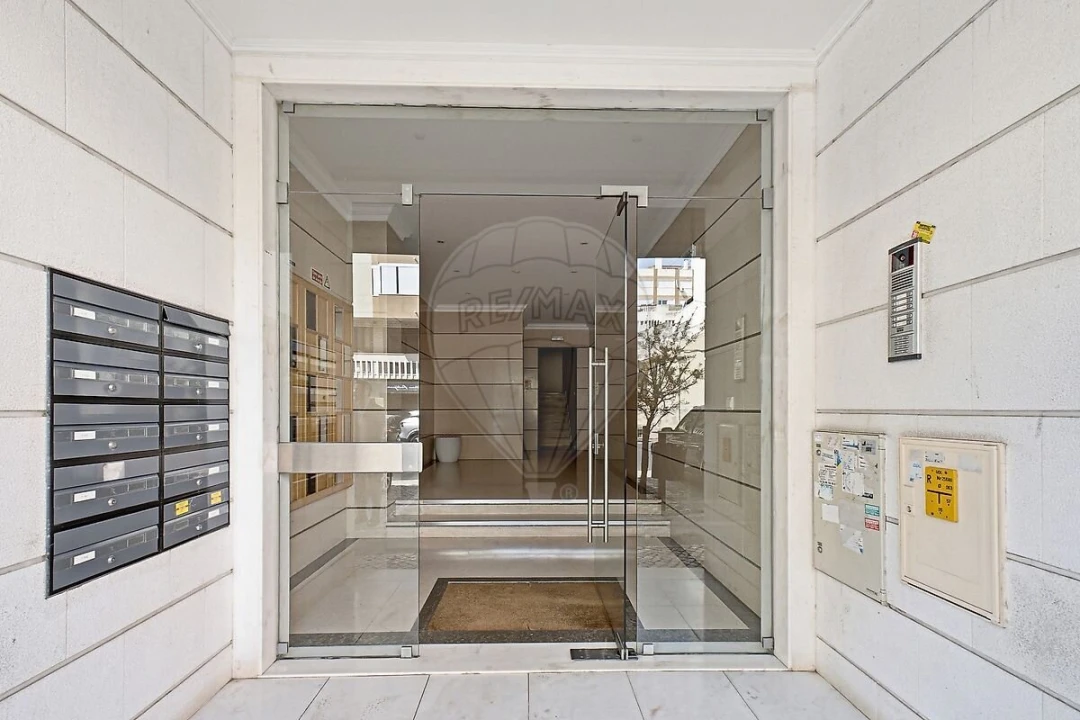 Apartamento T1 para Venda em Sacavém e Prior Velho Foto 20