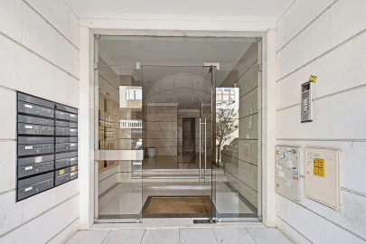 Apartamento T1 para Venda em Sacavém e Prior Velho