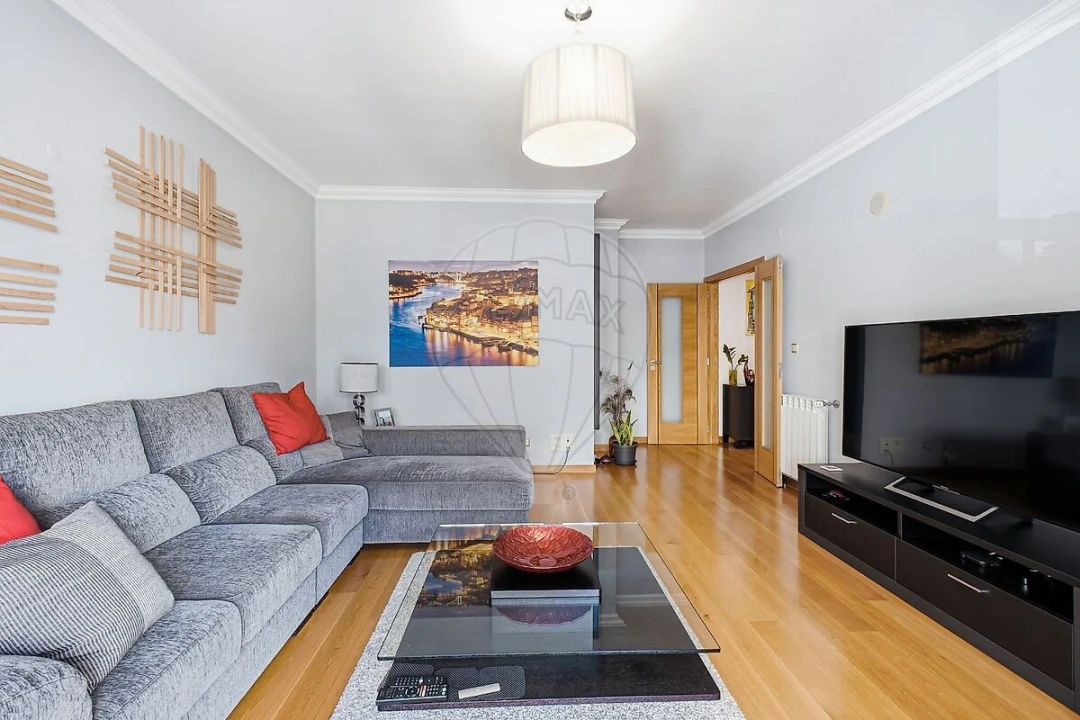 Apartamento T1 para Venda em Sacavém e Prior Velho Foto 3