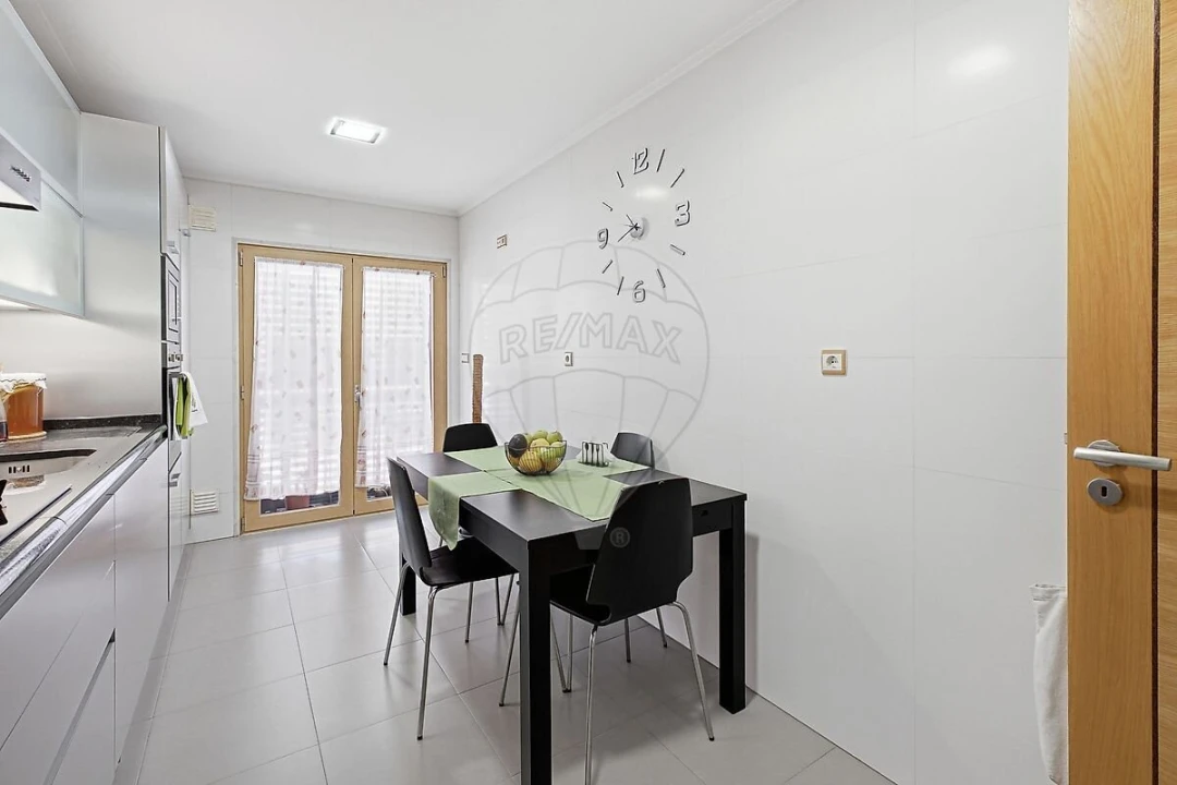 Apartamento T1 para Venda em Sacavém e Prior Velho Foto 8