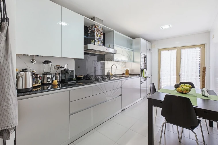 Apartamento T1 para Venda em Sacavém e Prior Velho Foto 7