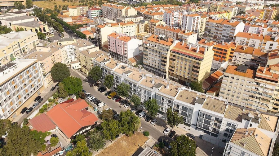 Apartamento T1 para Venda em Sacavém e Prior Velho Foto 25
