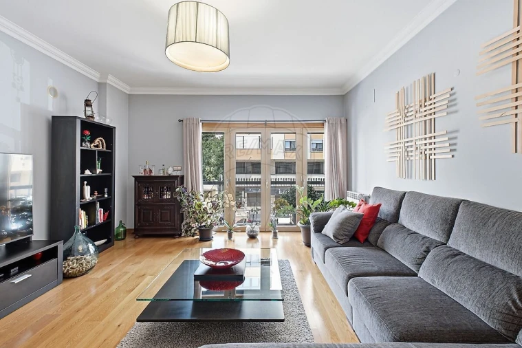 Apartamento T1 para Venda em Sacavém e Prior Velho Foto 5