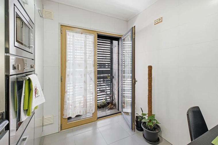 Apartamento T1 para Venda em Sacavém e Prior Velho Foto 9