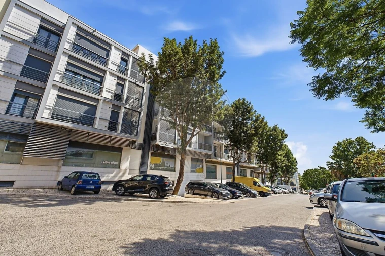 Apartamento T1 para Venda em Sacavém e Prior Velho Foto 22