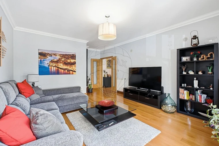 Apartamento T1 para Venda em Sacavém e Prior Velho Foto 4