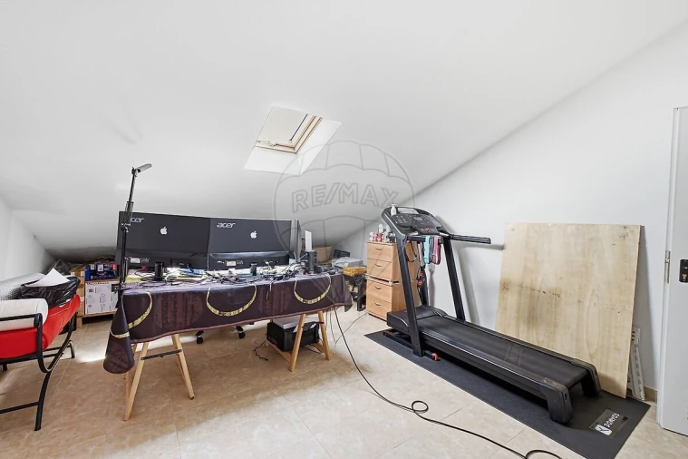 Apartamento T1 para Venda em Sacavém e Prior Velho Foto 17