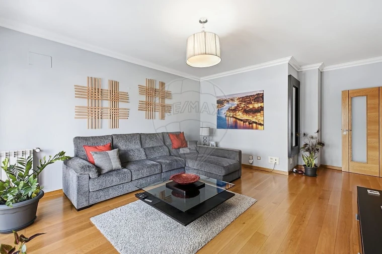 Apartamento T1 para Venda em Sacavém e Prior Velho Foto 2