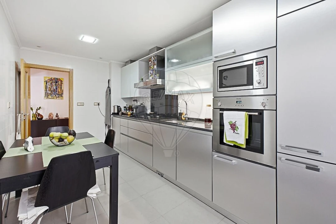 Apartamento T1 para Venda em Sacavém e Prior Velho Foto 6