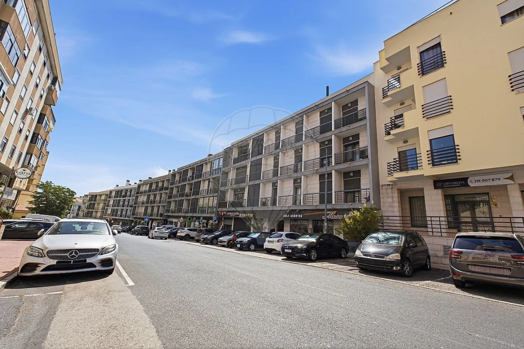 Apartamento T1 para Venda em Sacavém e Prior Velho Foto 21